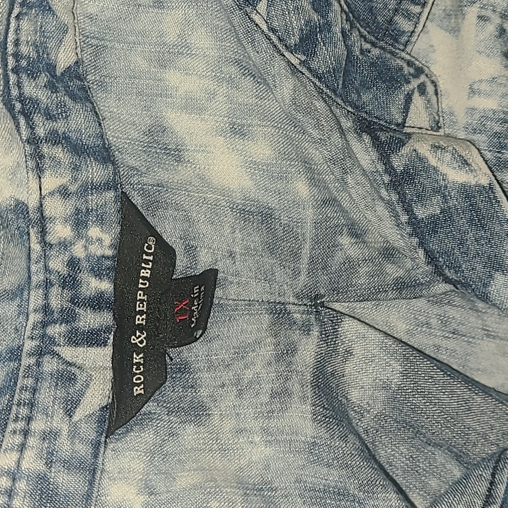 Rock & Republic patriotic chambray top 1x - Picture 3 of 4